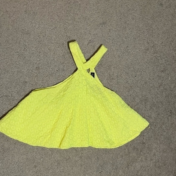 Design Lab Lord & Taylor Yellow Flowy crop top size Small - Picture 2 of 9